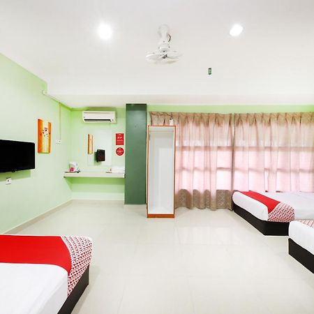 Super Oyo 720 Corridor Hotel 2 Pekan Exteriör bild